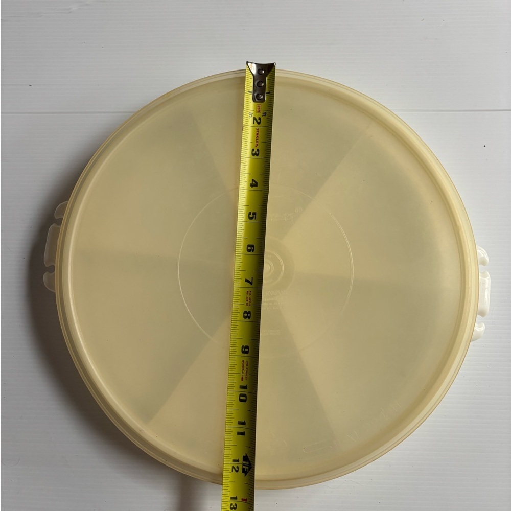 Vintage Tupperware Divided Round Container - Picture 4 of 5